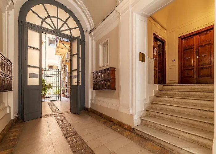 Apartment Castro Pretorio 3 - Fromhometorome *