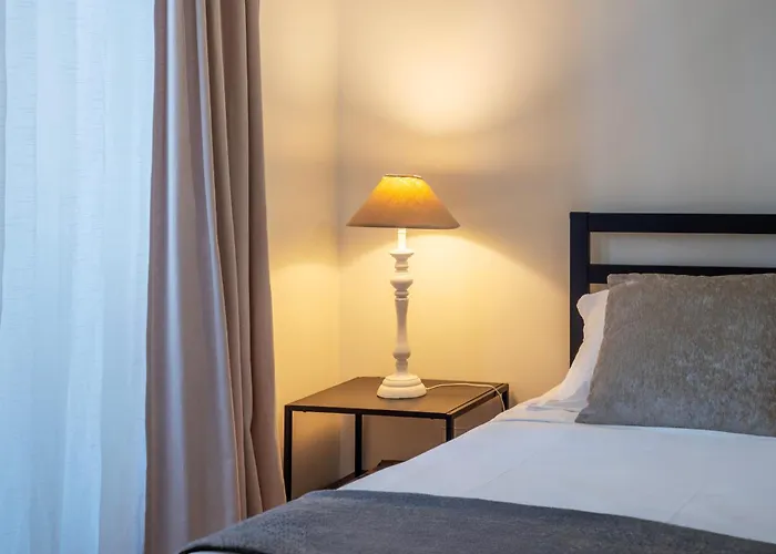 Apartment Castro Pretorio 3 - Fromhometorome *